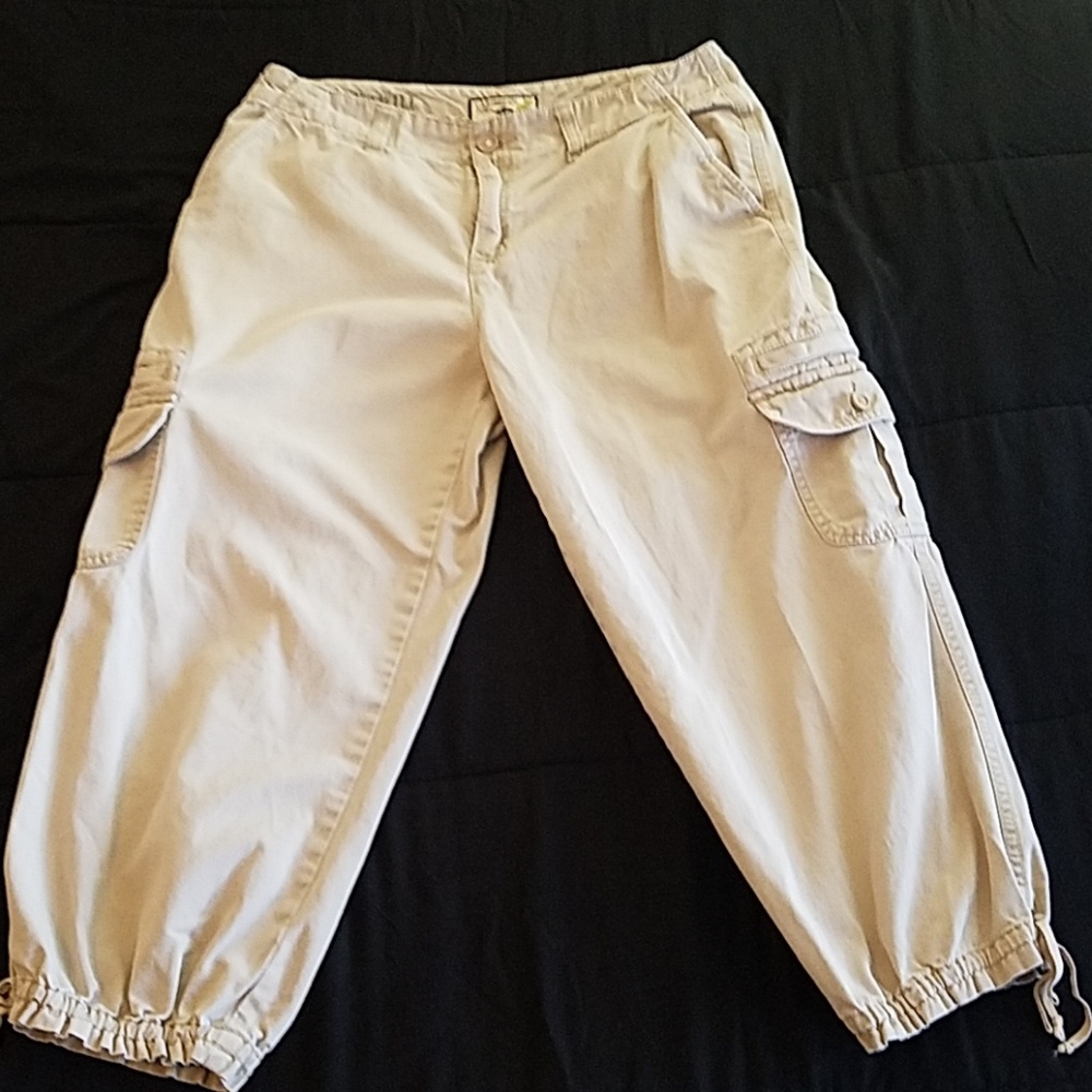 Caribbean Joe Beige Cargo Capris with Elastic Ankles